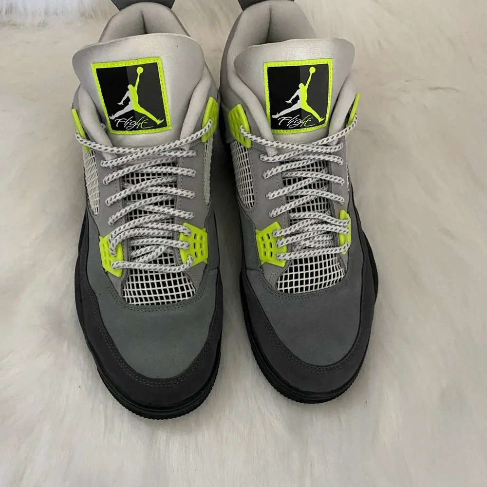 Retro - Picture 2 of 3